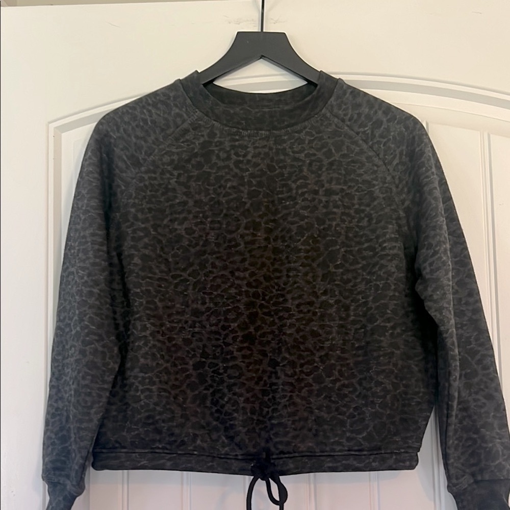 Leopard Print   
Crop Sweatshirt Size Small new